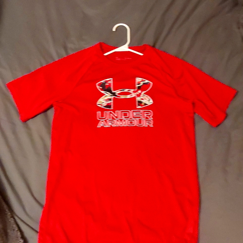 Under aurmour red/camo youth XL